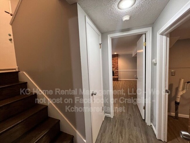 Building Photo - 6708 W 71st Terrace