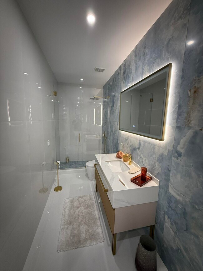 Building Photo - 17311 Bermuda Village Dr