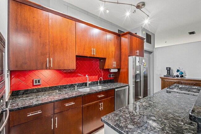 Building Photo - 130 S Canal St