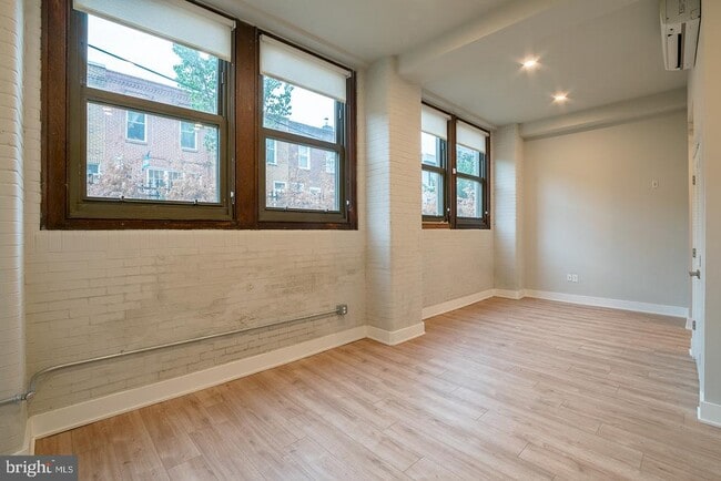 Building Photo - 1300 S 19th St