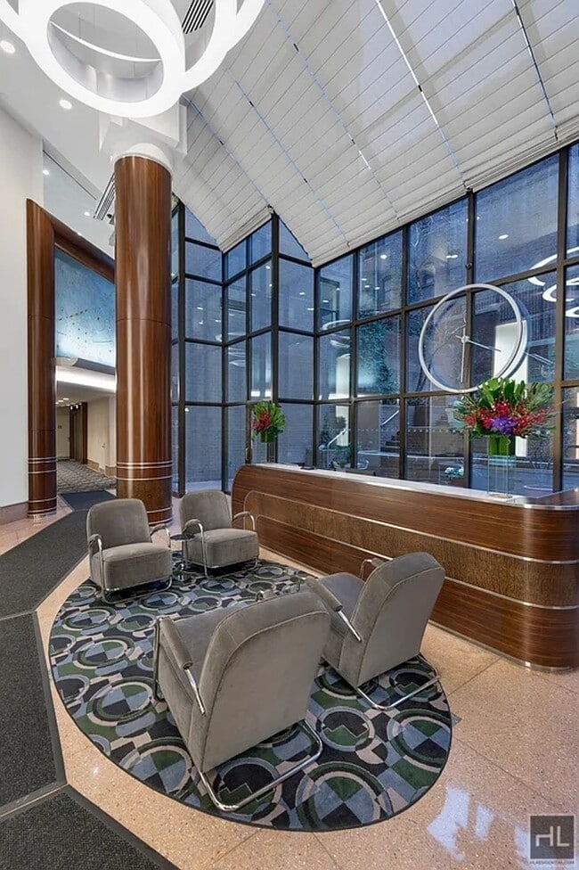 Building Photo - Spacious 3-Bedroom, 2-Bath Apartment on We...