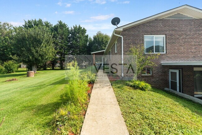 Building Photo - 100 Shannondoah Dr