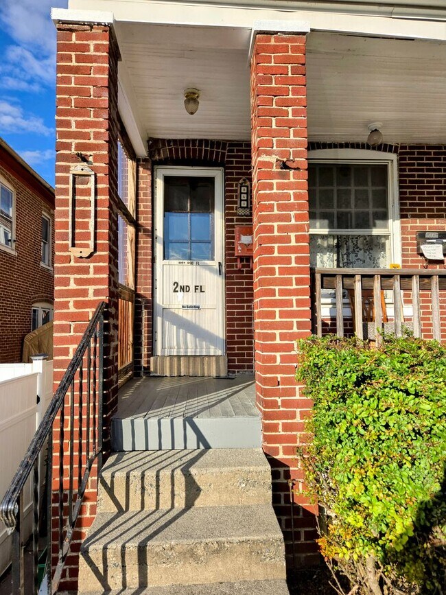 Building Photo - 841 N 5th St