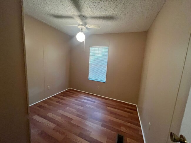 Building Photo - 714 Cranbrook Dr