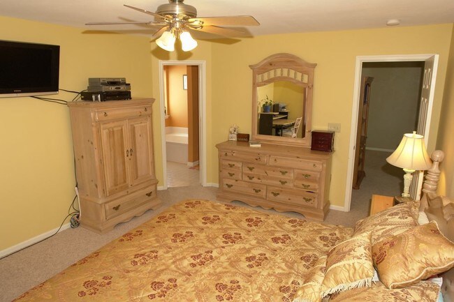 Building Photo - Castleton-2560 Mulberry Loop Virginia Beach