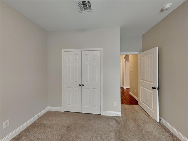 Building Photo - 1002 Woodcrest Dr