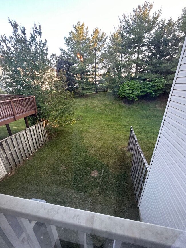 Building Photo - 3 BED + 3 Bath - Brick front townhome in P...