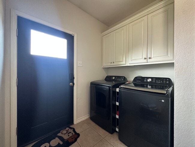 Building Photo - 221 Gurley Ln