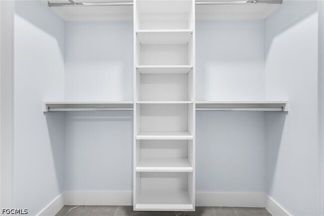 Building Photo - 142 SW 33rd Pl