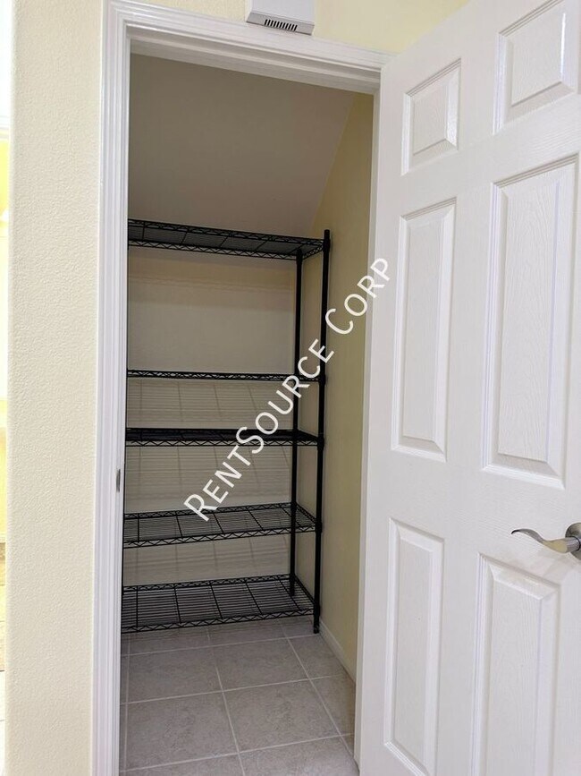Building Photo - 18004 Flynn Dr