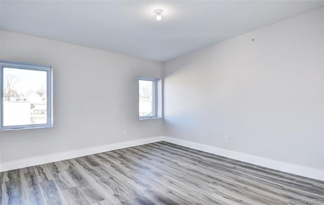 Building Photo - 292 Main St