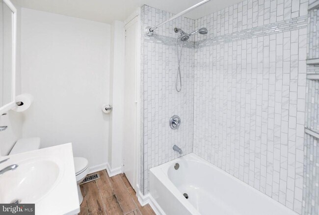 Building Photo - 2509 Christian St