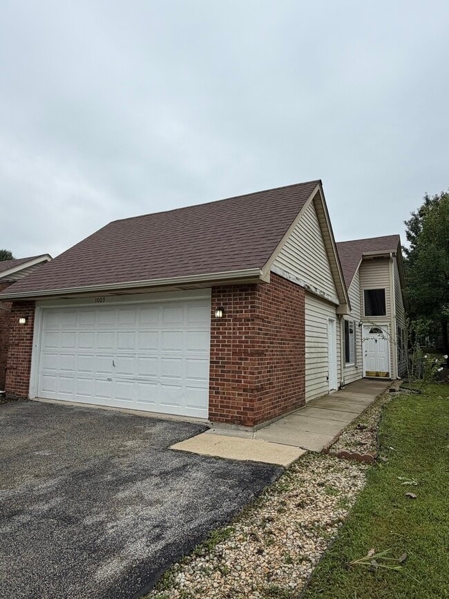 Building Photo - 1009 Pheasant Run Ln