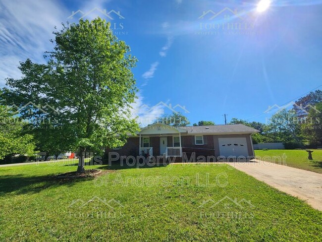 Building Photo - 211 Brady Cir