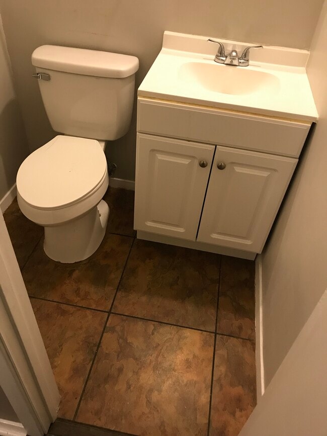 Building Photo - 548 Pin Oak Cove