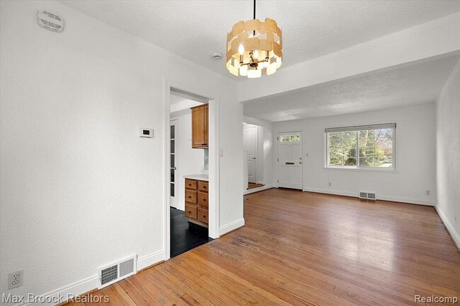 Building Photo - 1652 Graefield Rd