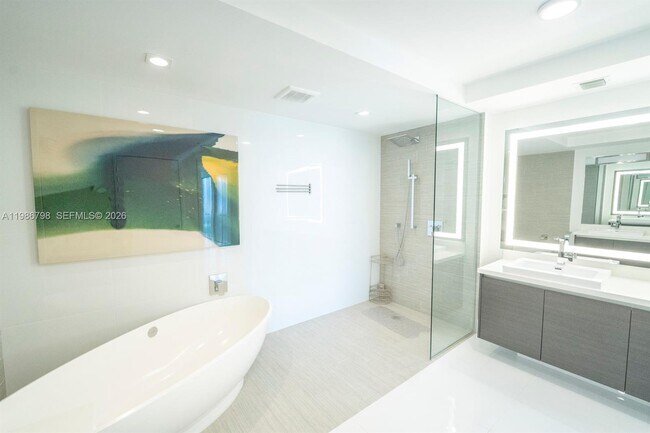 Building Photo - 300 Sunny Isles Blvd