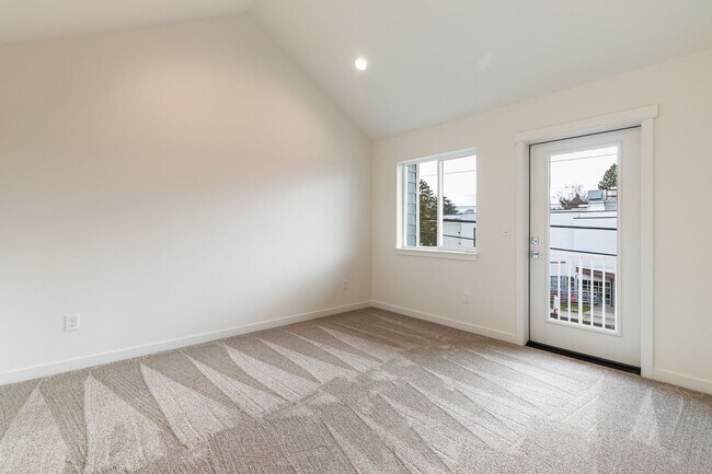 Building Photo - Halleck Townhomes Triplex