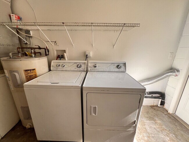 Building Photo - 807 Morocco Ave