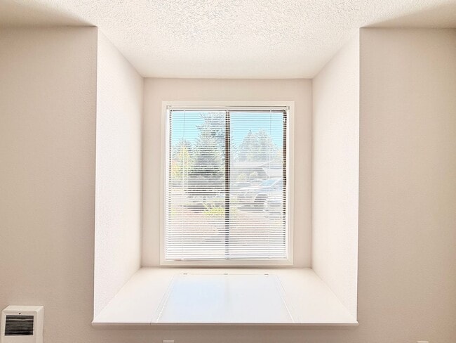Building Photo - 6951-6957 Montauk Circle