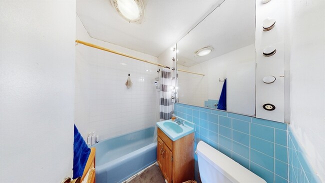 Building Photo - 513 Beacon St
