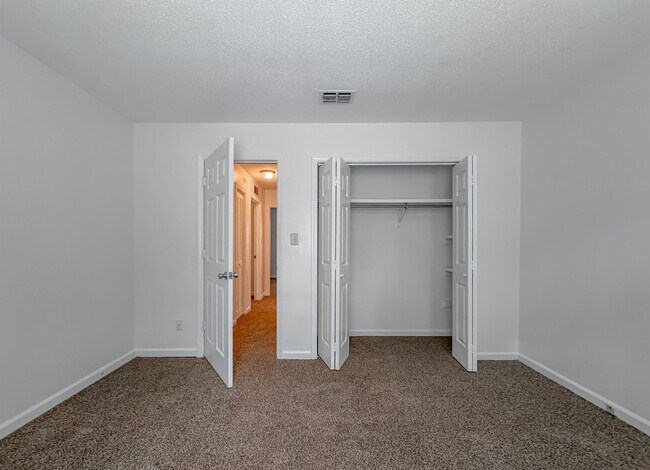Building Photo - 3735 Donovan Dr