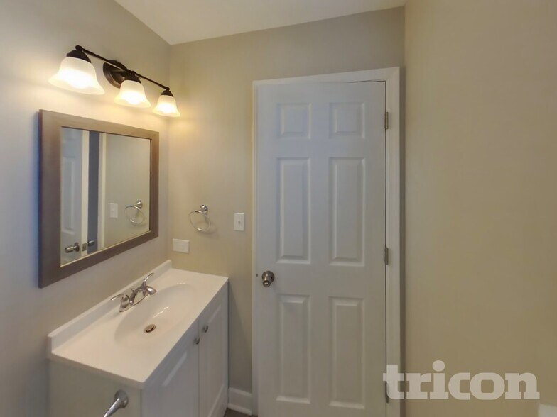 Building Photo - 7217 Sutherland Ct