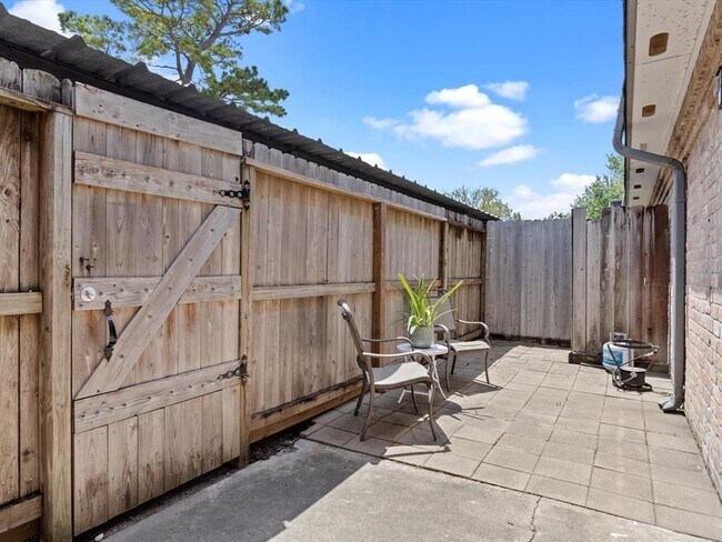 Building Photo - 9021 Gaylord Dr