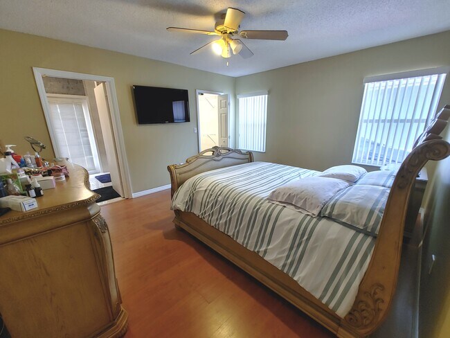 Building Photo - 894 NW 134th Pl