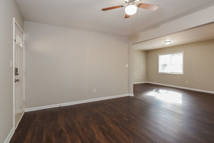 Building Photo - 5734 Amalfi Way