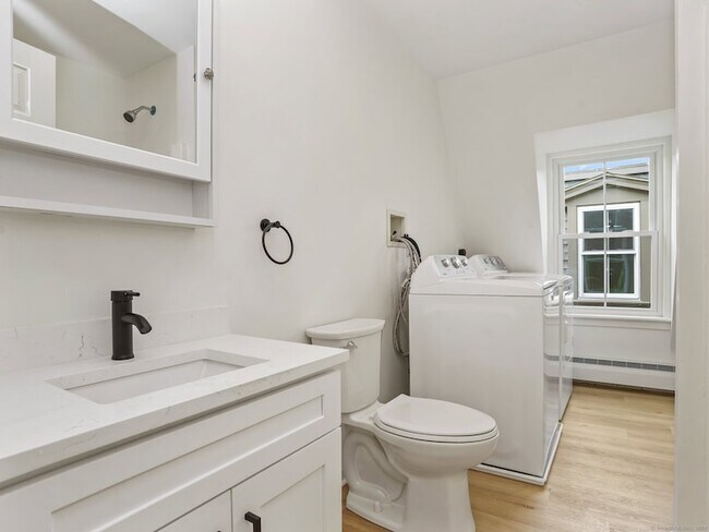 Building Photo - 678 Atlantic St