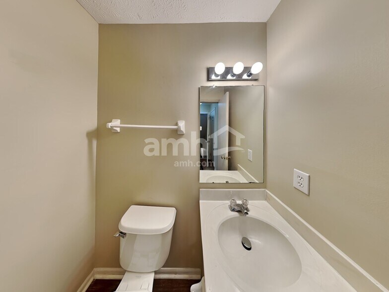 Building Photo - 2268 Maribeth Pl