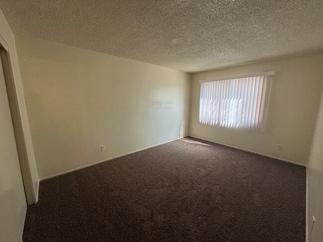 Building Photo - Maryvale 2 bedroom townhome