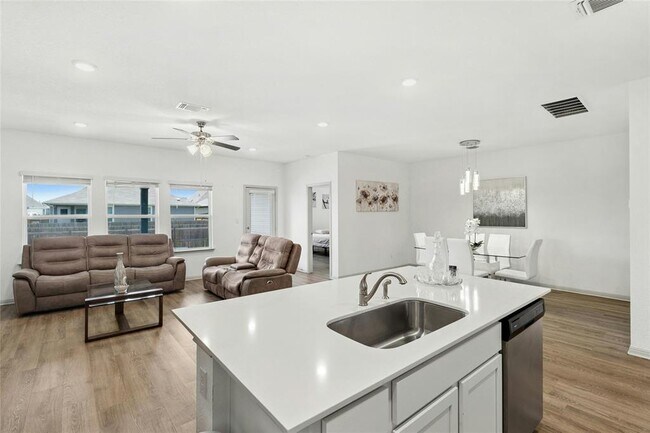 Building Photo - 224 Sweetwater Crk Ln