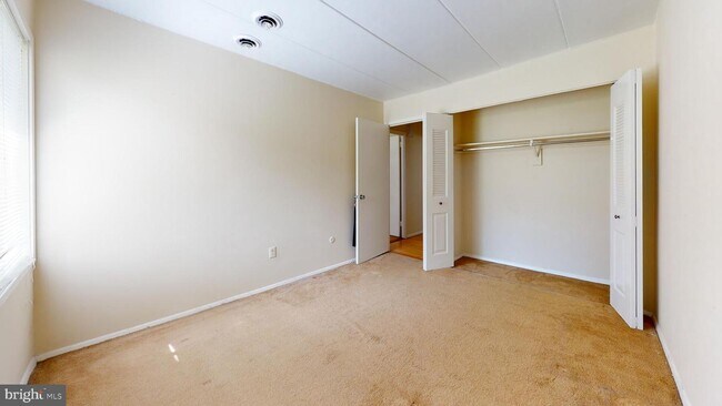 Building Photo - 2622 Fort Farnsworth Rd