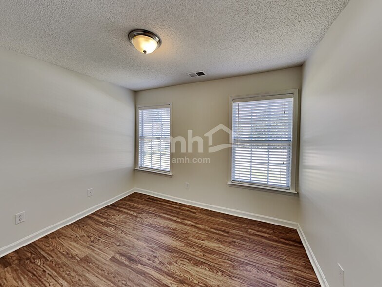 Building Photo - 13003 Shannon Park Ln