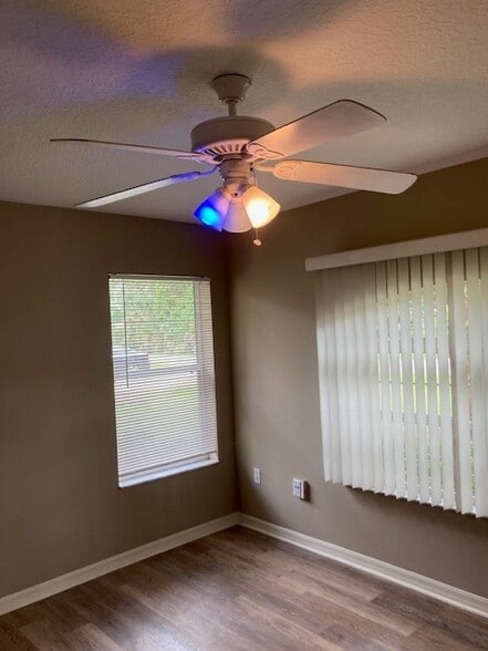 Building Photo - 6 Pony Ln