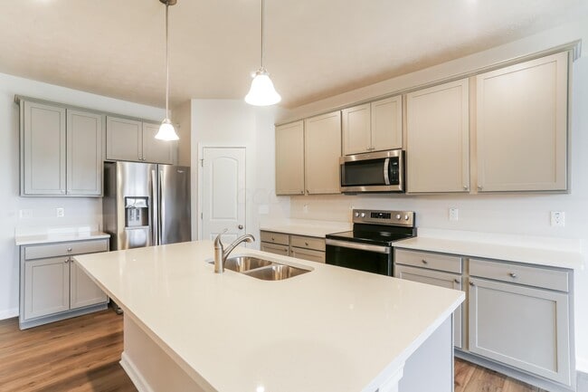 Building Photo - 5009 Roese Ave