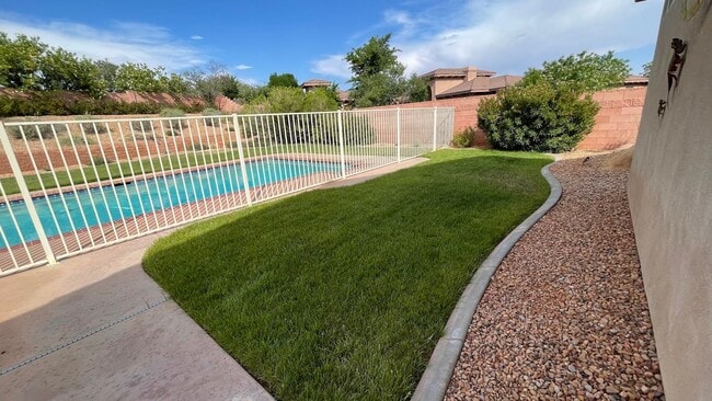 Building Photo - Beautiful 3 Bedroom Home in Coral Canyon!