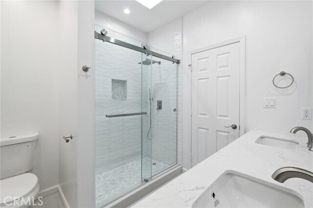 Building Photo - 2219 S Bentley Ave