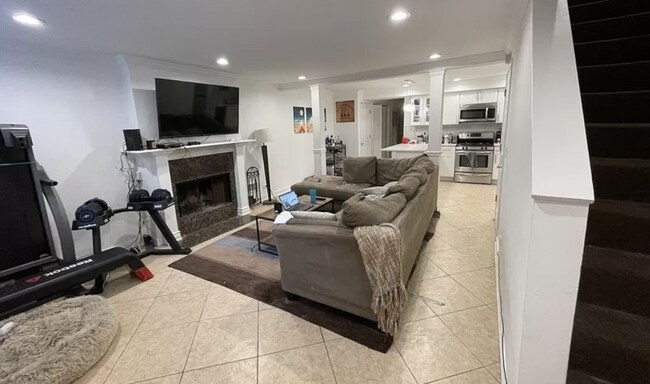 Primary Photo - 2 bedroom in Chicago IL 60642