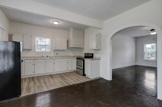 Building Photo - 3004 Isabella St