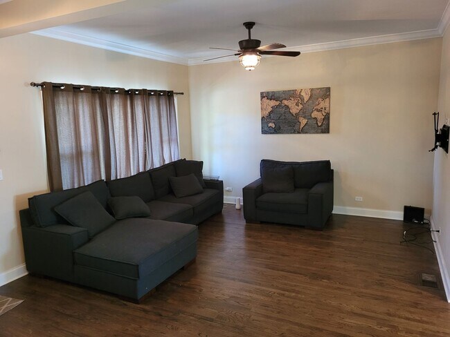 Building Photo - Beautiful Recently Renovated Contemporary ...