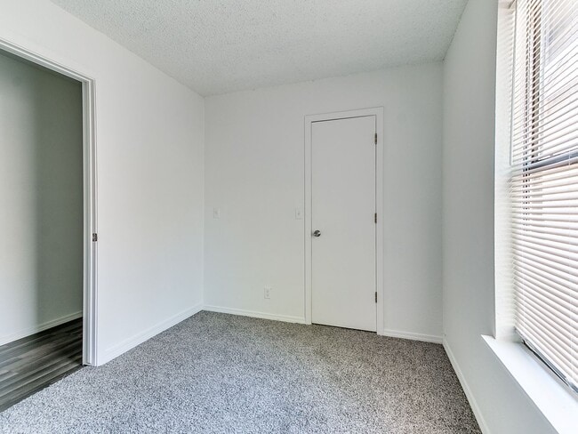 Building Photo - Beautiful 4 bedroom in South Tulsa and Union School District