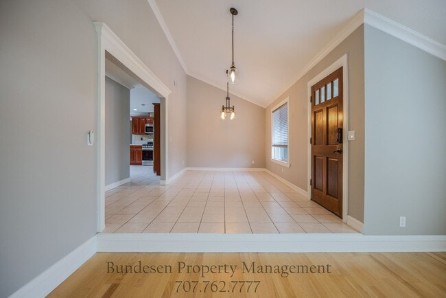 Building Photo - 746 Bonnie Ave