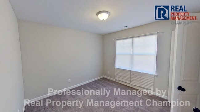 Building Photo - Spacious 3 BD/2.5 BA Home with Office Featuring Open Floorplan