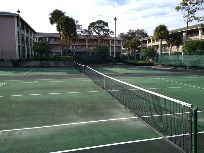 Building Photo - Blue Pointe