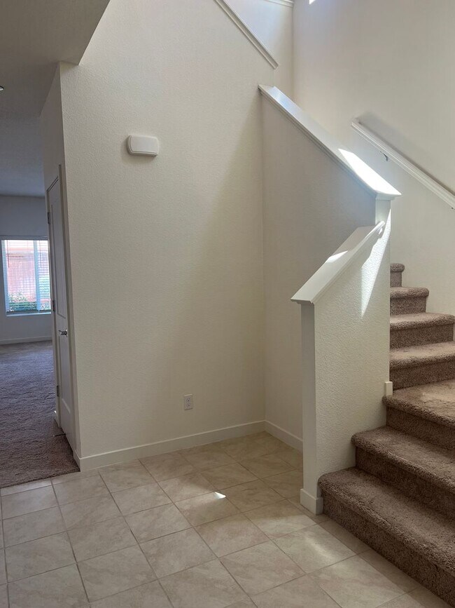 Building Photo - 1095 Wake Forest Ct