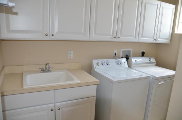 Building Photo - 37 Country Lake Cir