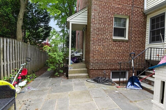 Building Photo - 4825 Butterworth Pl NW